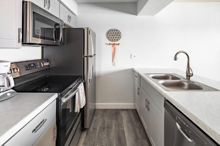 Gorgeous Cozysuites In Camelback With Pool Parking Phoenix Exteriér fotografie